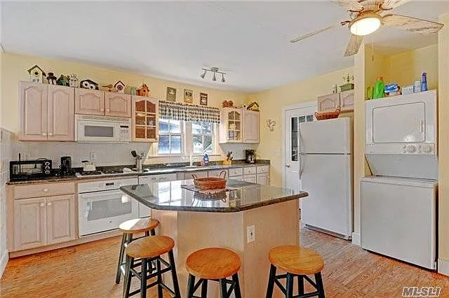 4 bed, 1.5 bath, 1824 sqft, $3,500 — Photo 3