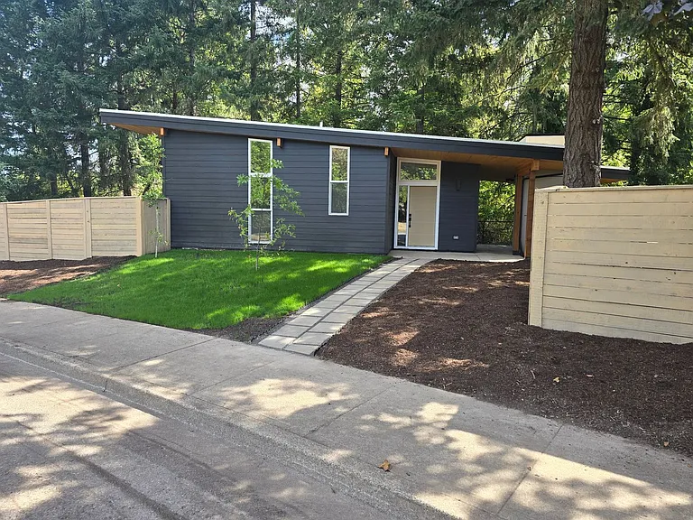 7024 SW 152nd Ave — Photo 3