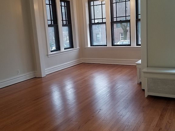 5th image of 6811 N Greenview Ave APT 1