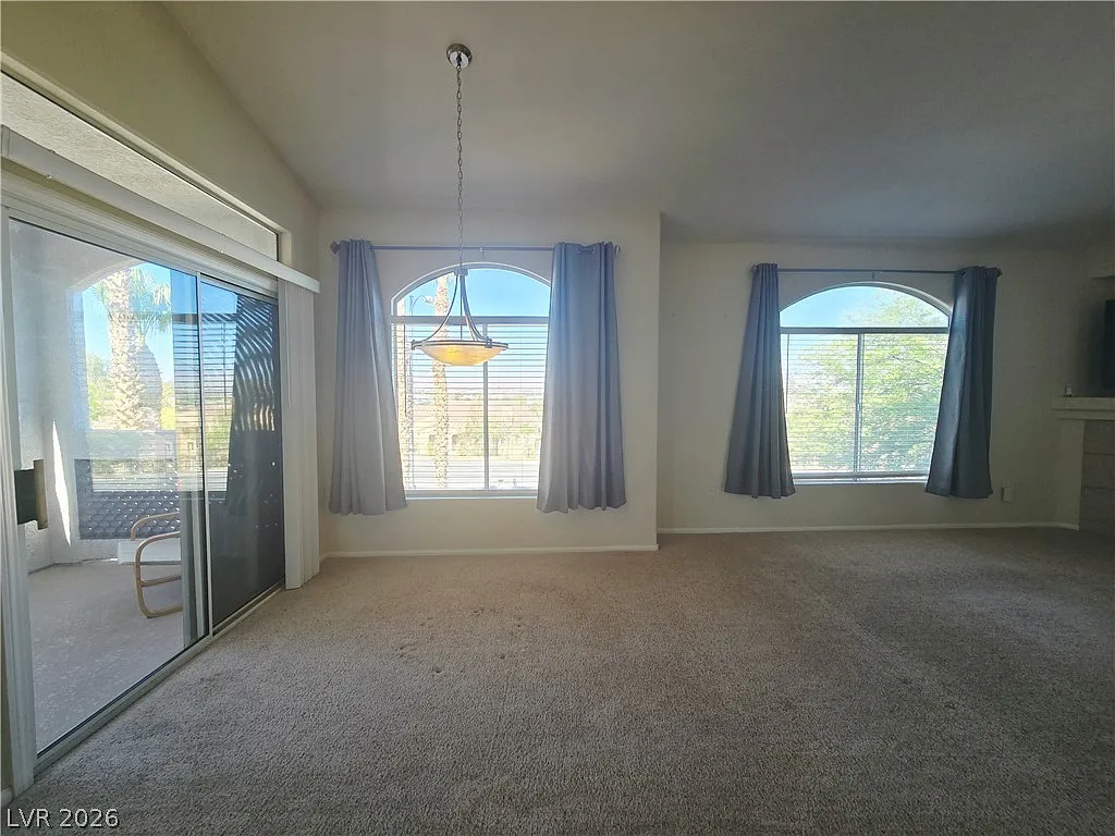 2 bed, 2.0 bath, 1042 sqft, $1,456 — Photo 3