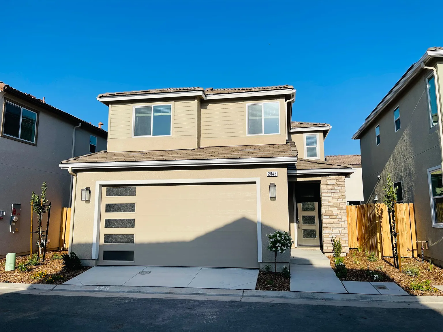 2048 N Inverness Ln — Photo 2