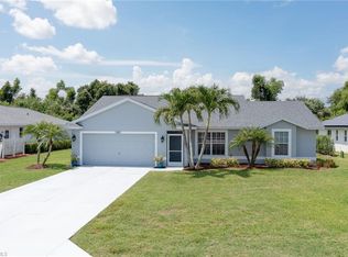 28 Wickliffe Dr, Naples, FL 34110