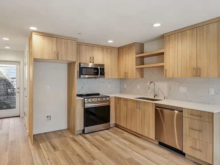 2826 S Walden St — Photo 5