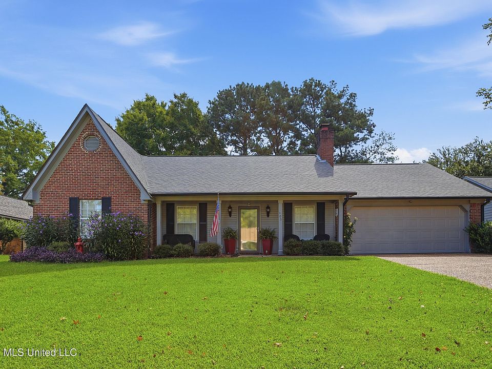 1st image of 305 Mockingbird Ln