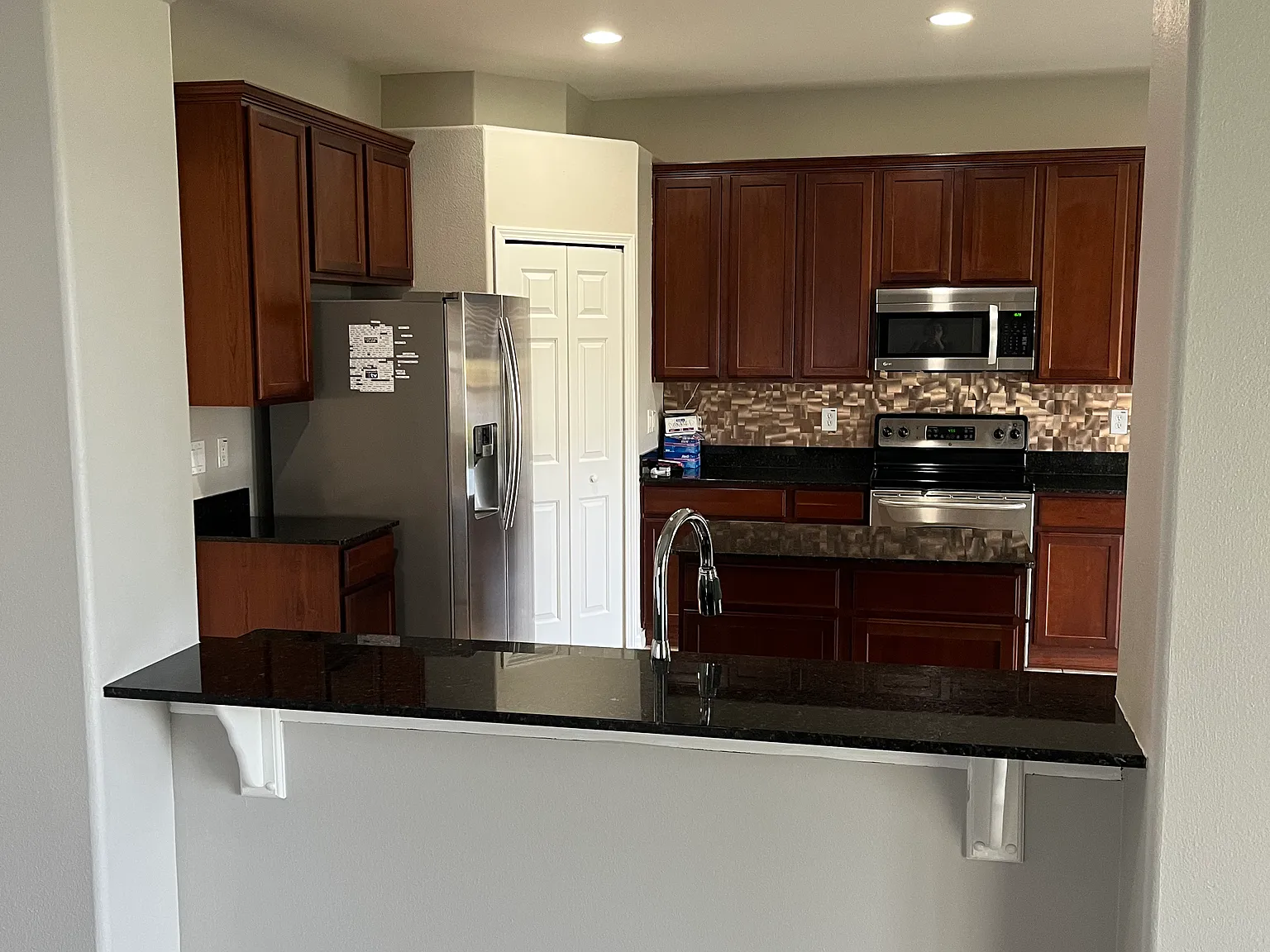 6 bed, 3082 sqft, $3,000 — Photo 4