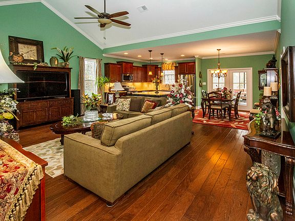 4th image of 4559 Roundlake Way