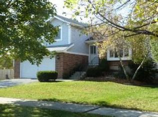 1643 Terri Cir, Naperville, IL 60563