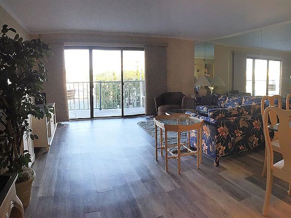 4th image of 9 37th St Unit 106