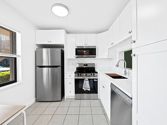 2nd image of 5570 Lakeside Drive #102