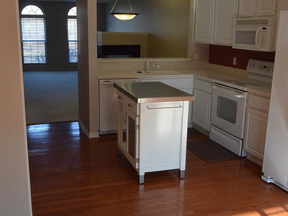 3rd image of 3078 Camden Dr