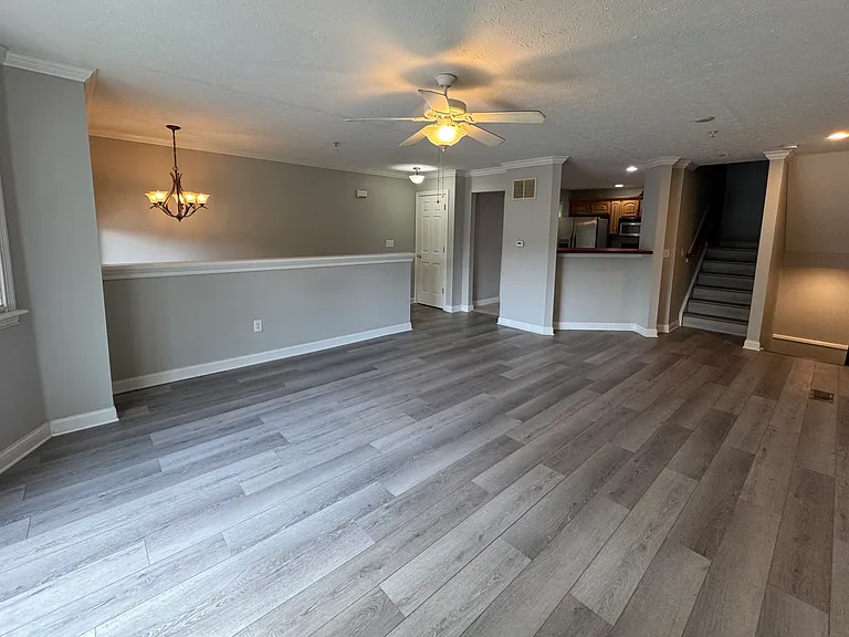 1442 Oakhill Dr — Photo 7