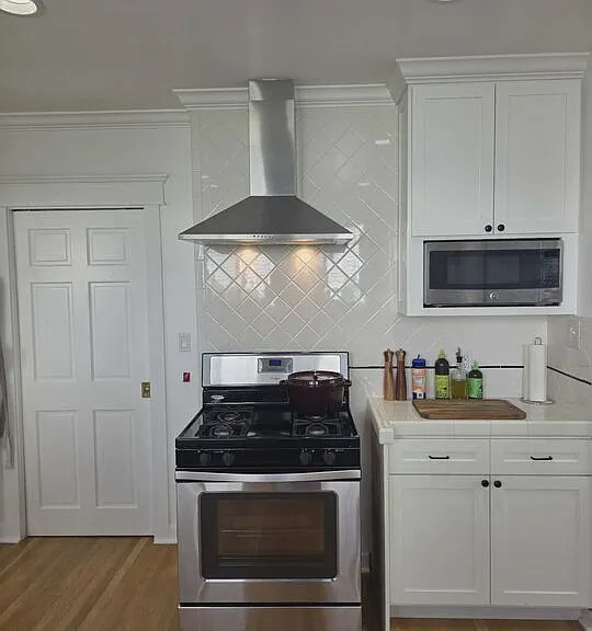 2122 N Hillhurst Ave — Photo 5