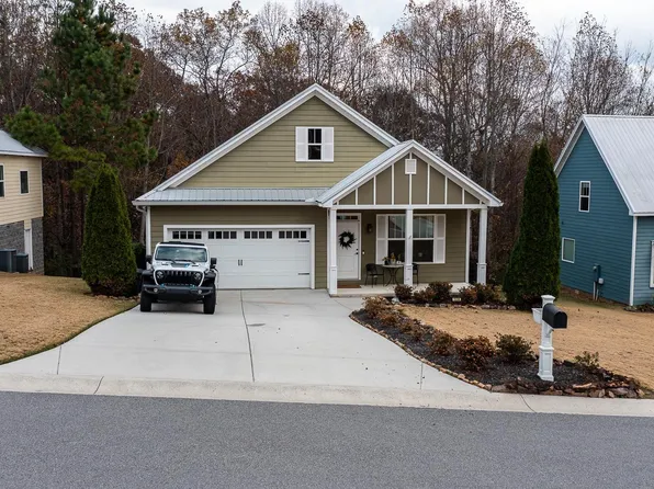 1004 Laurinda Ln, Guntersville, AL 35976