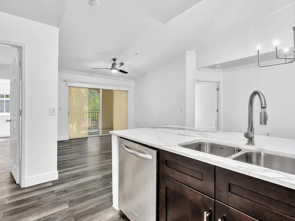 2433 Centergate Dr, Miramar, FL 33025