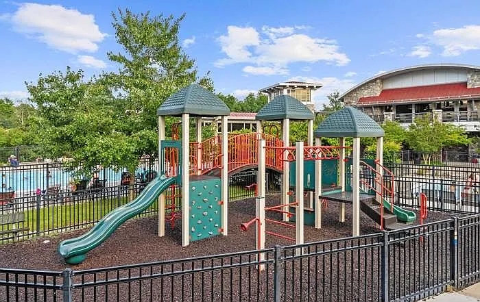 2207 Potomac Club Pkwy — Photo 30