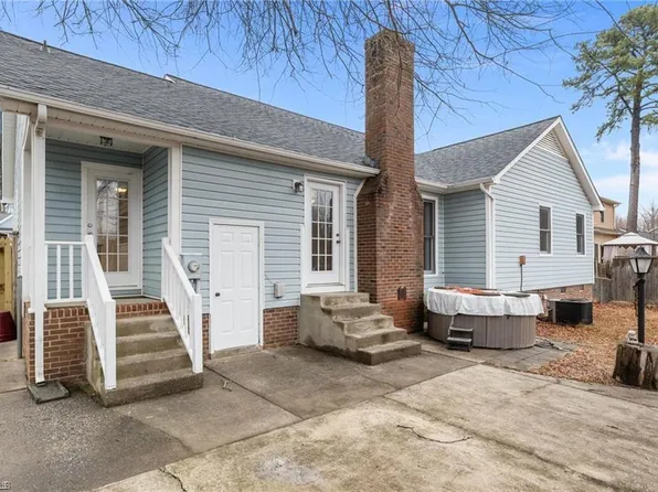 6721 River Hills Dr, Greensboro, NC 27410
