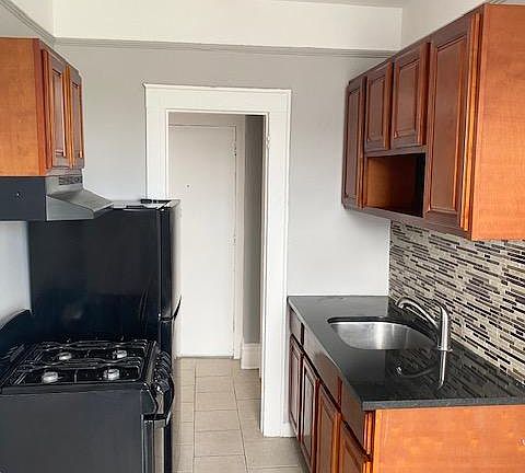 2nd image of 27 N Harrison St #603