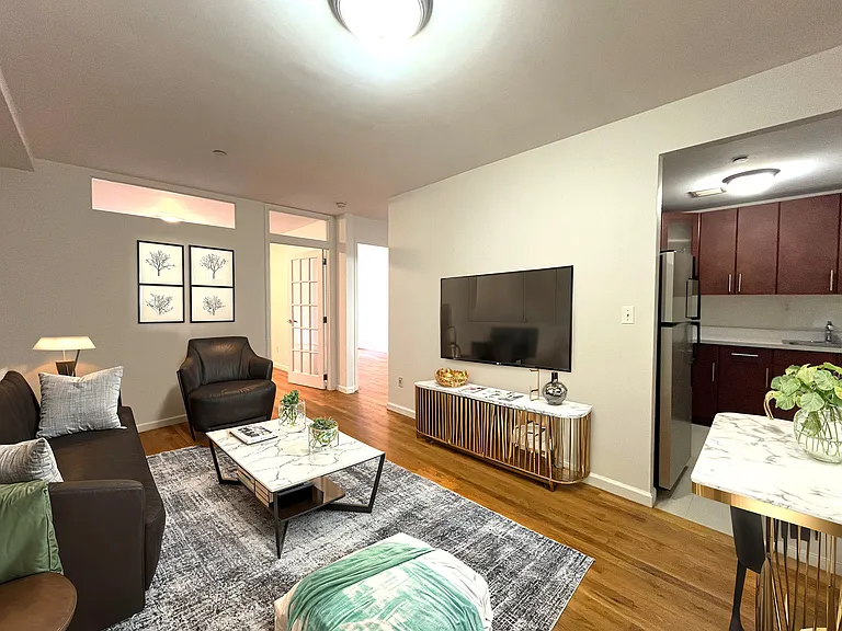 424 E 10th St #4C — Photo 1