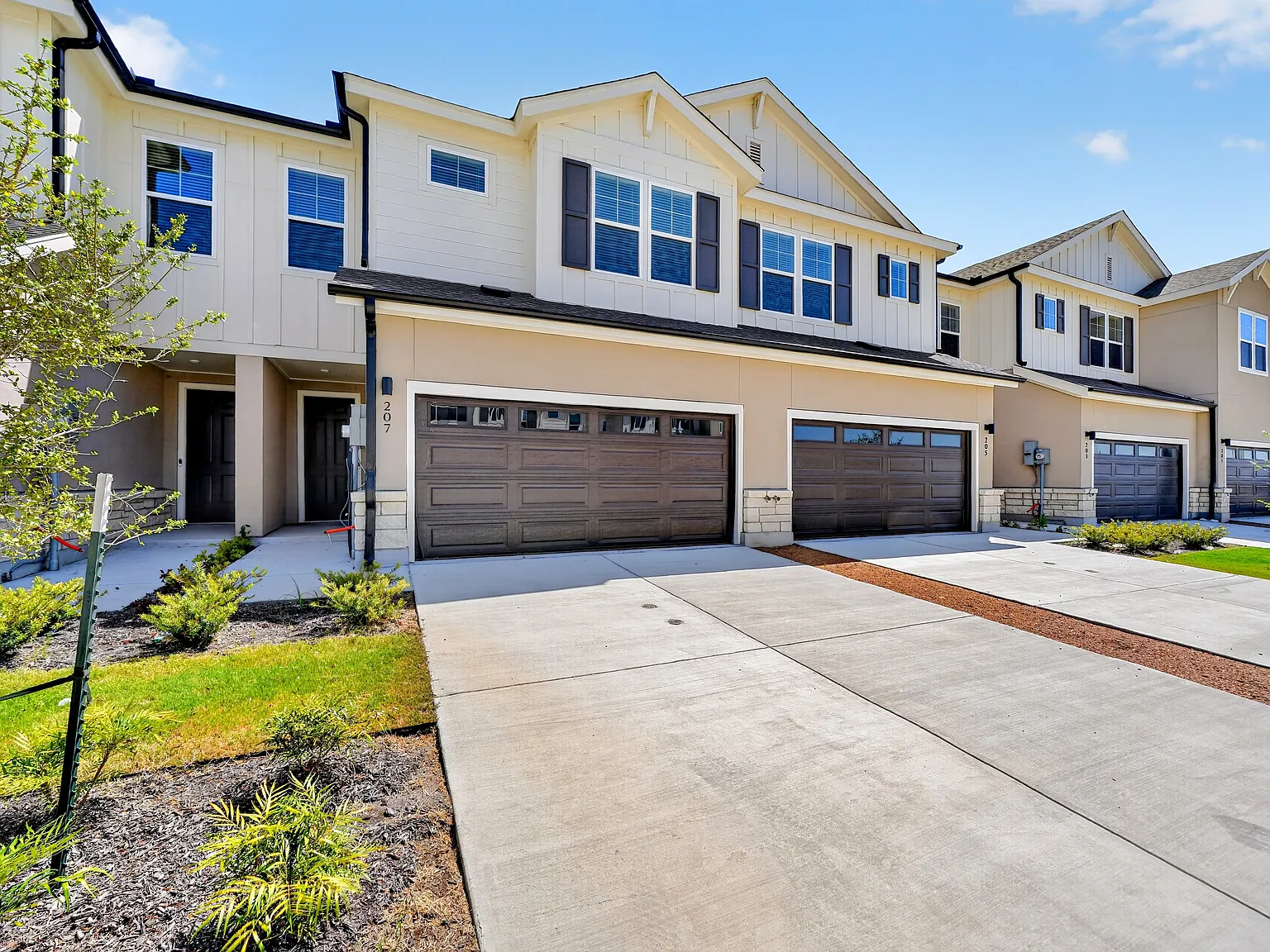 3 bed, 2.5 bath, 1798 sqft, $2,765 — Photo 2