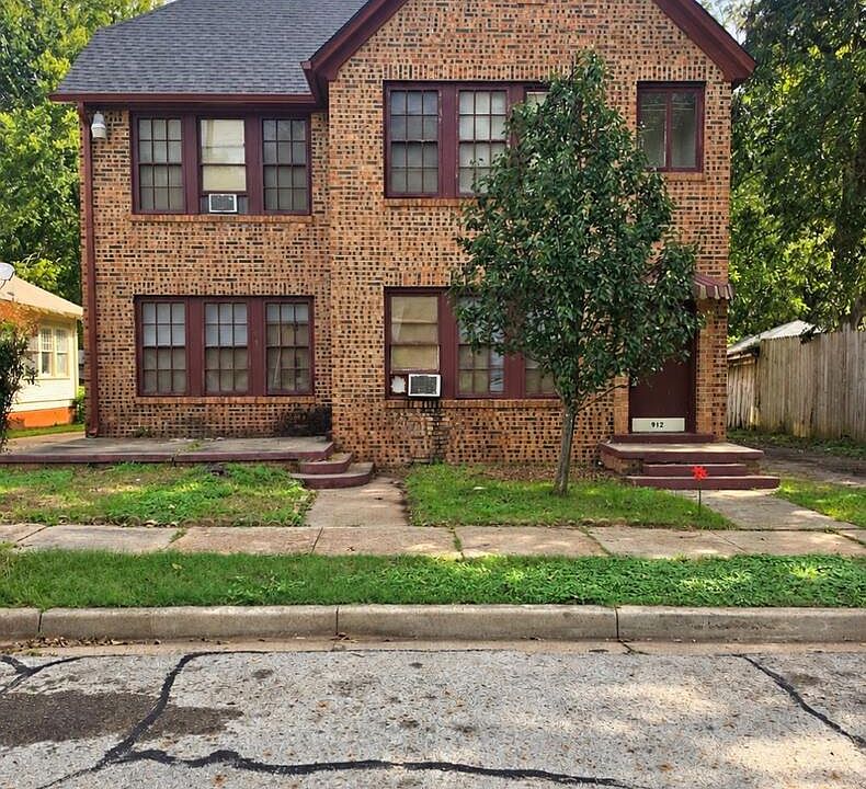 1st image of 912 N Sycamore St