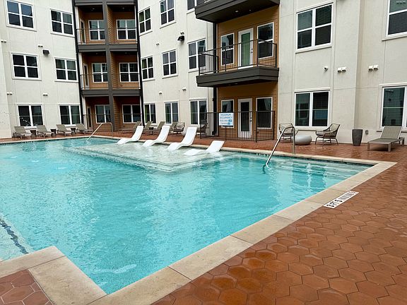 2nd image of 2000 Onion Creek Pkwy #255