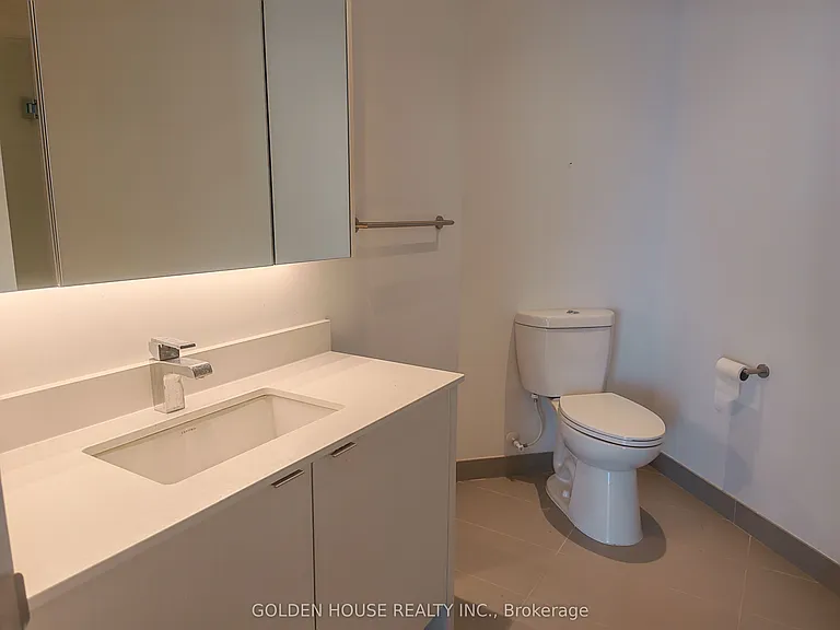 1 Edgewater Dr #515 — Photo 15
