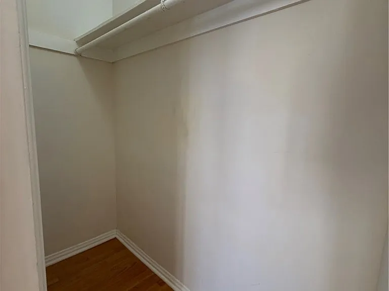 209 S Reeves Dr — Photo 8