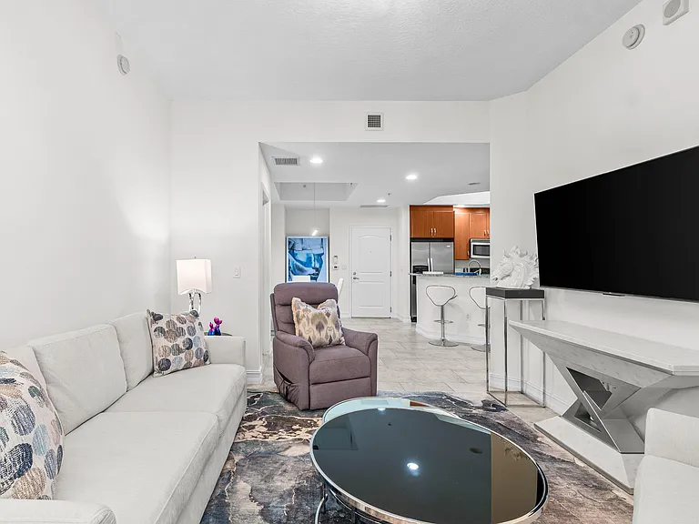 701 S Olive Ave #807 — Photo 6