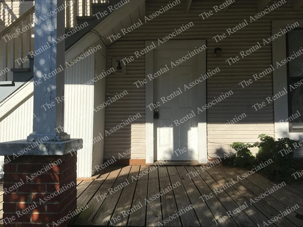 Building Photo - 105 E Texas Ave