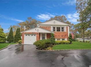 11 Brian St, Holbrook, NY 11741