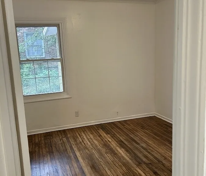 1006 William Dr — Photo 5