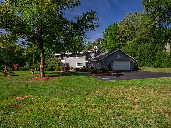 3rd image of 24 Stony Brook Dr