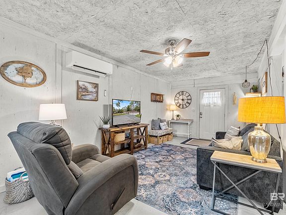 3rd image of 17595 River Rd