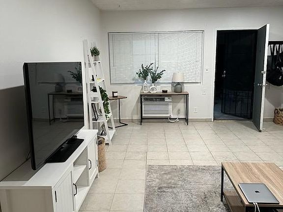 3rd image of 829 N San Vicente Blvd APT 2