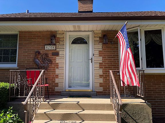 3rd image of 8208 W Eastwood Ave