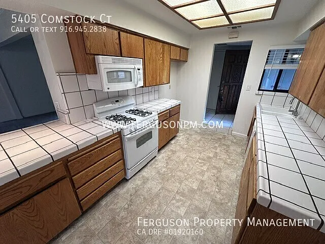 5405 Comstock Ct — Photo 3
