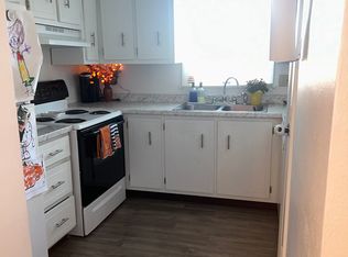 605 Woodmere Dr APT 11, New Stanton, PA 15672