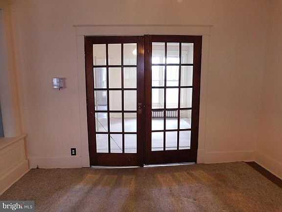 4th image of 305 Orange St