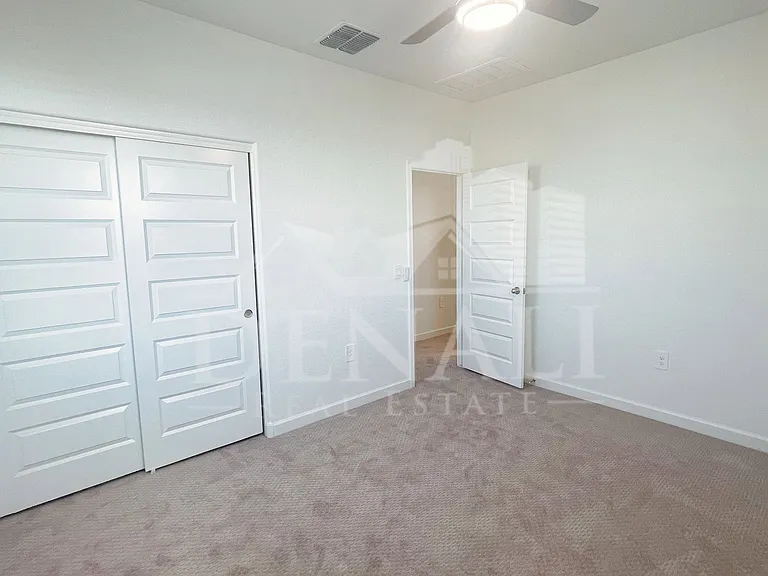 2760 W Stradling Ave — Photo 27