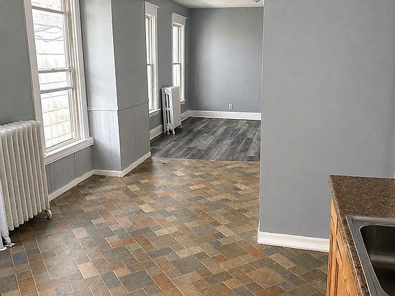 4th image of 86 Woodlawn Ave APT 1