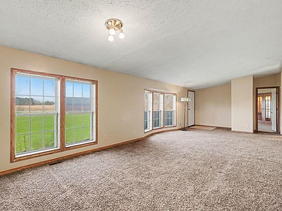 4th image of 13195 Elms Rd