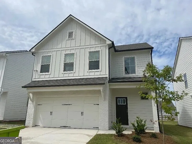 4 bed, 2.5 bath, 2069 sqft, $2,800 — Photo 1