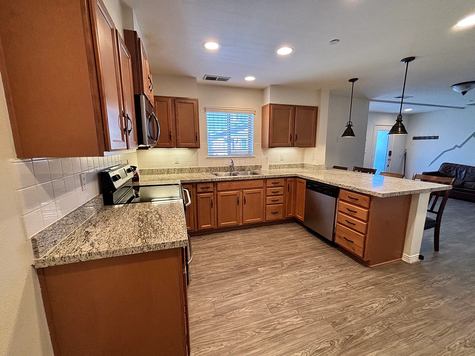 2 bed, 998 sqft, $2,900 — Photo 2