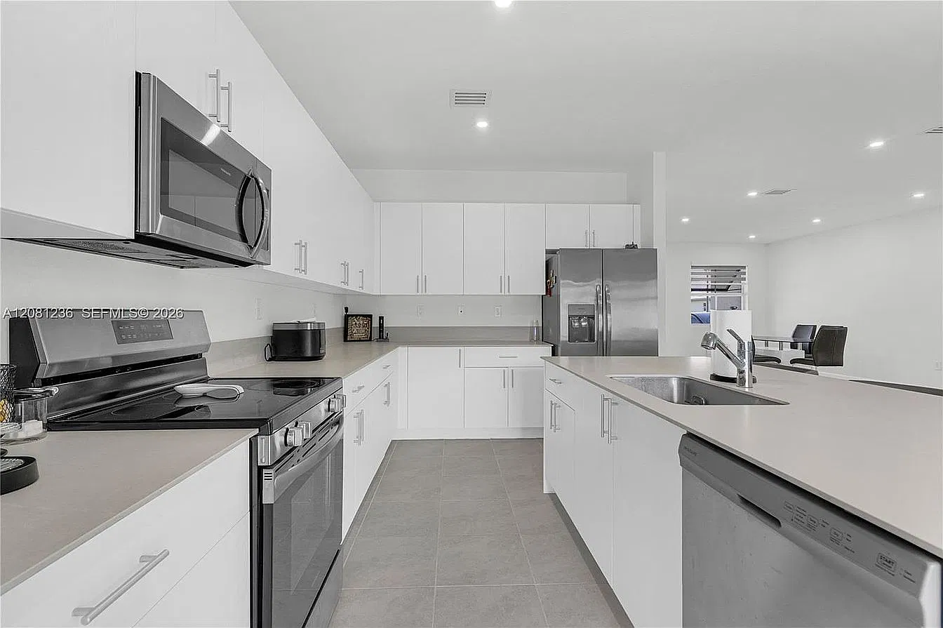 4 bed, 3.0 bath, 2412 sqft, $4,300 — Photo 1
