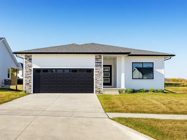 5418 167th St, Urbandale, IA 50323