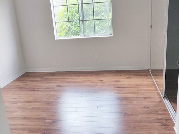 3rd image of 10650 Moorpark St APT 212
