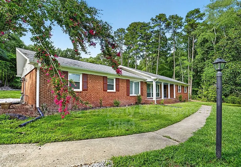 5108 Lakeshore Ct — Photo 38