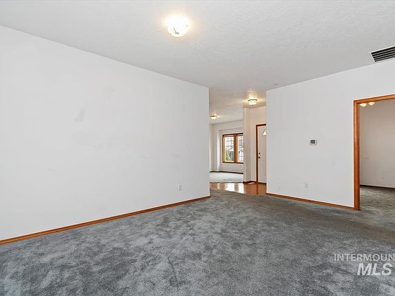 5th image of 2305 E Oakridge St