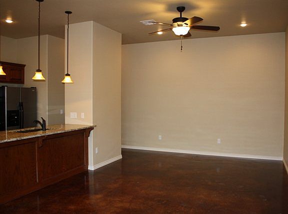 5th image of 2422 SW A Ave