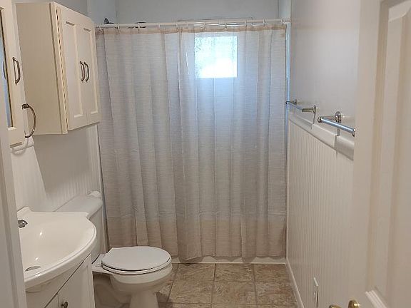 4th image of 2404 Williams St